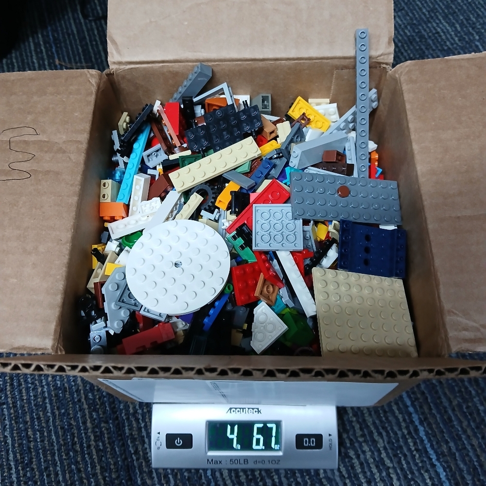 LEGO 4.5 lbs Bricks Mixed Bulk Lot - Picture 2 of 4